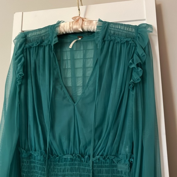 Free people Twyla top smocked %100 Nylon sheer blouse like new!!! - Picture 6 of 13